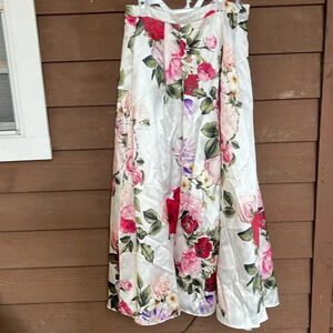 Bee Darlin floral satin full skirt size 17